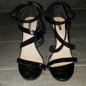 BLACK PATENT STRAPPY HEELS
